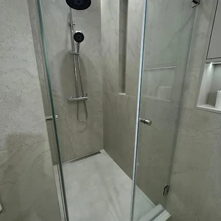 с новым ремонтом в районе аркадии, 5 станция фонтанской дороги Apartment