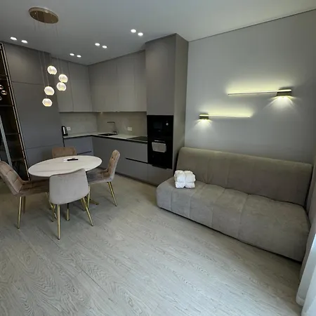 с новым ремонтом в районе аркадии, 5 станция фонтанской дороги Apartment *